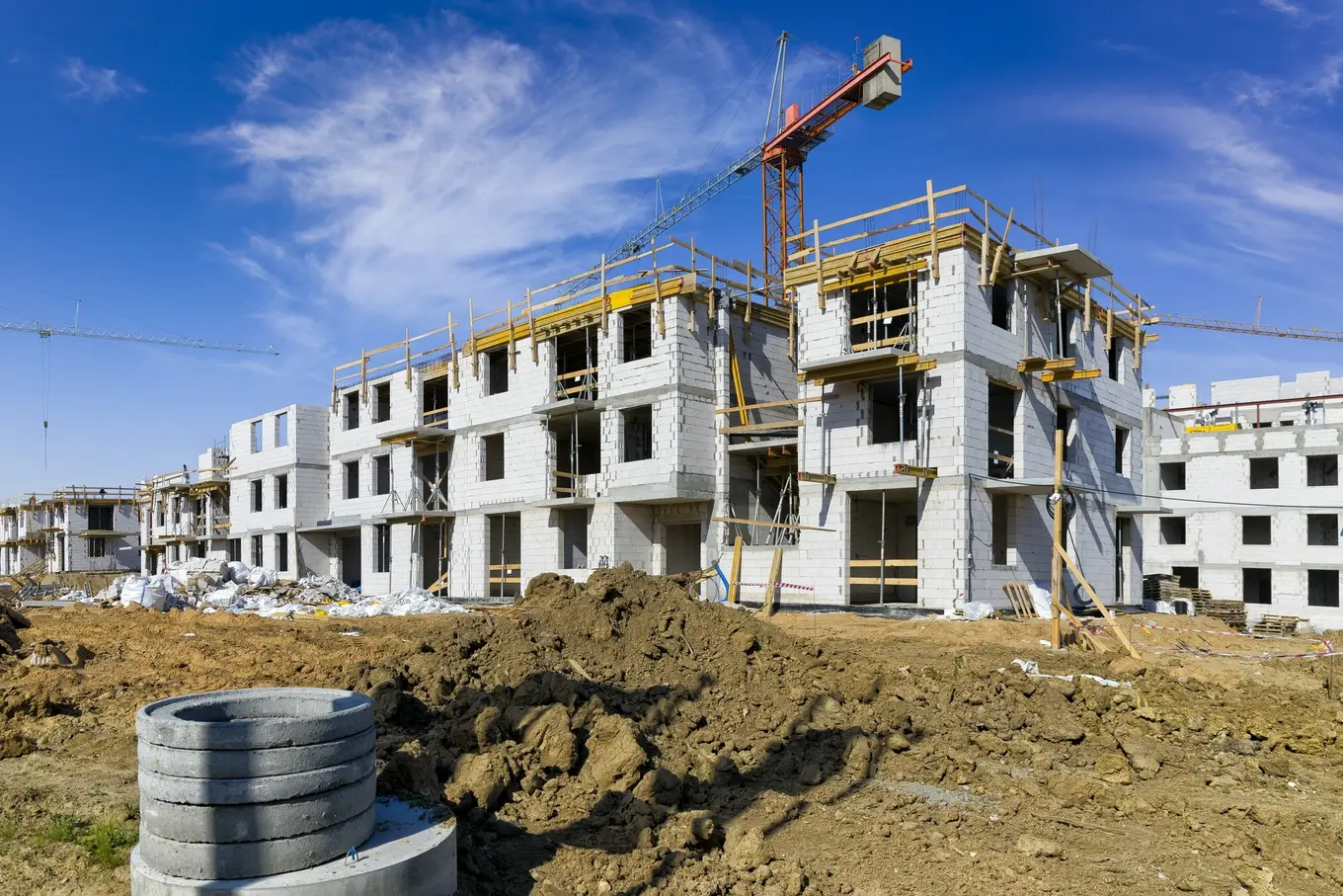 budowa bloku mieszkalnego